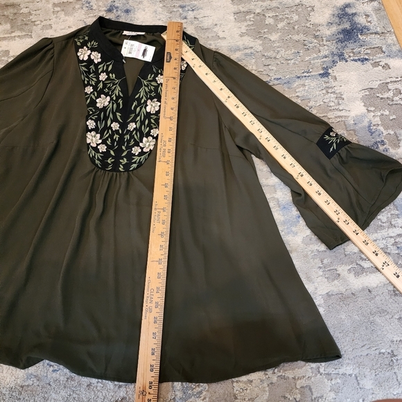 NWT style & co green floral embroidered flare sleeve blouse. Women's size 1X. - Picture 14 of 16